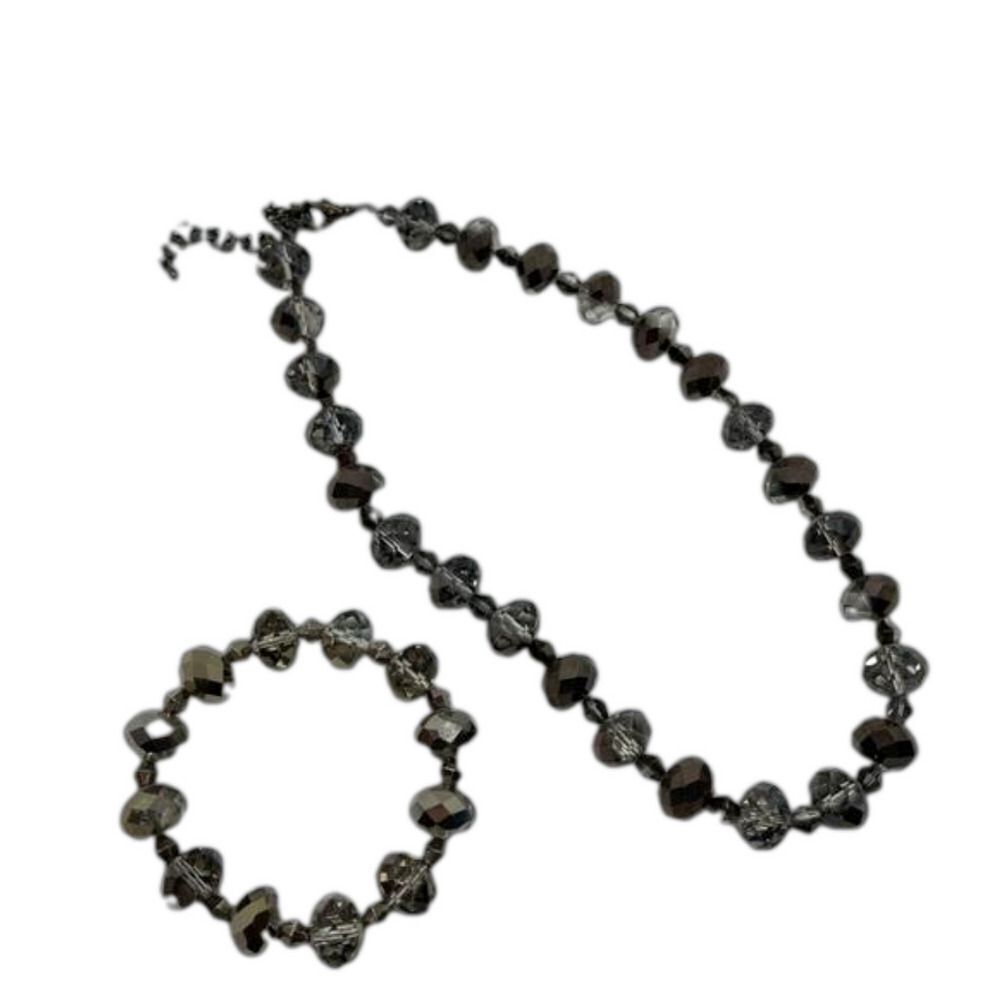 Adorable necklace and bracelet set